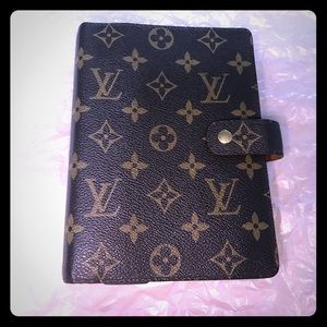 Louis Vuitton MEDIUM RING AGENDA COVER